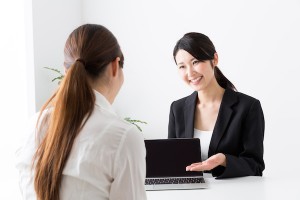 businesswomen working image