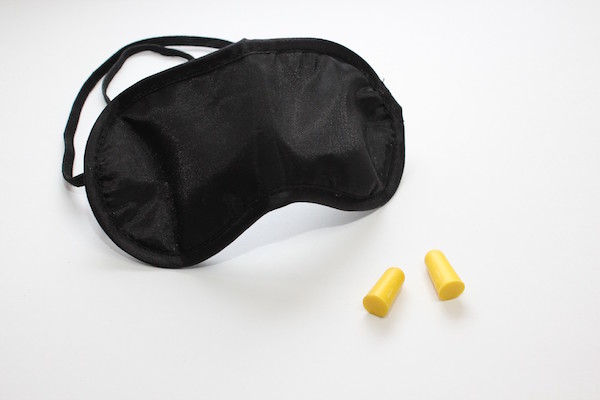 img_earplug_eye_mask